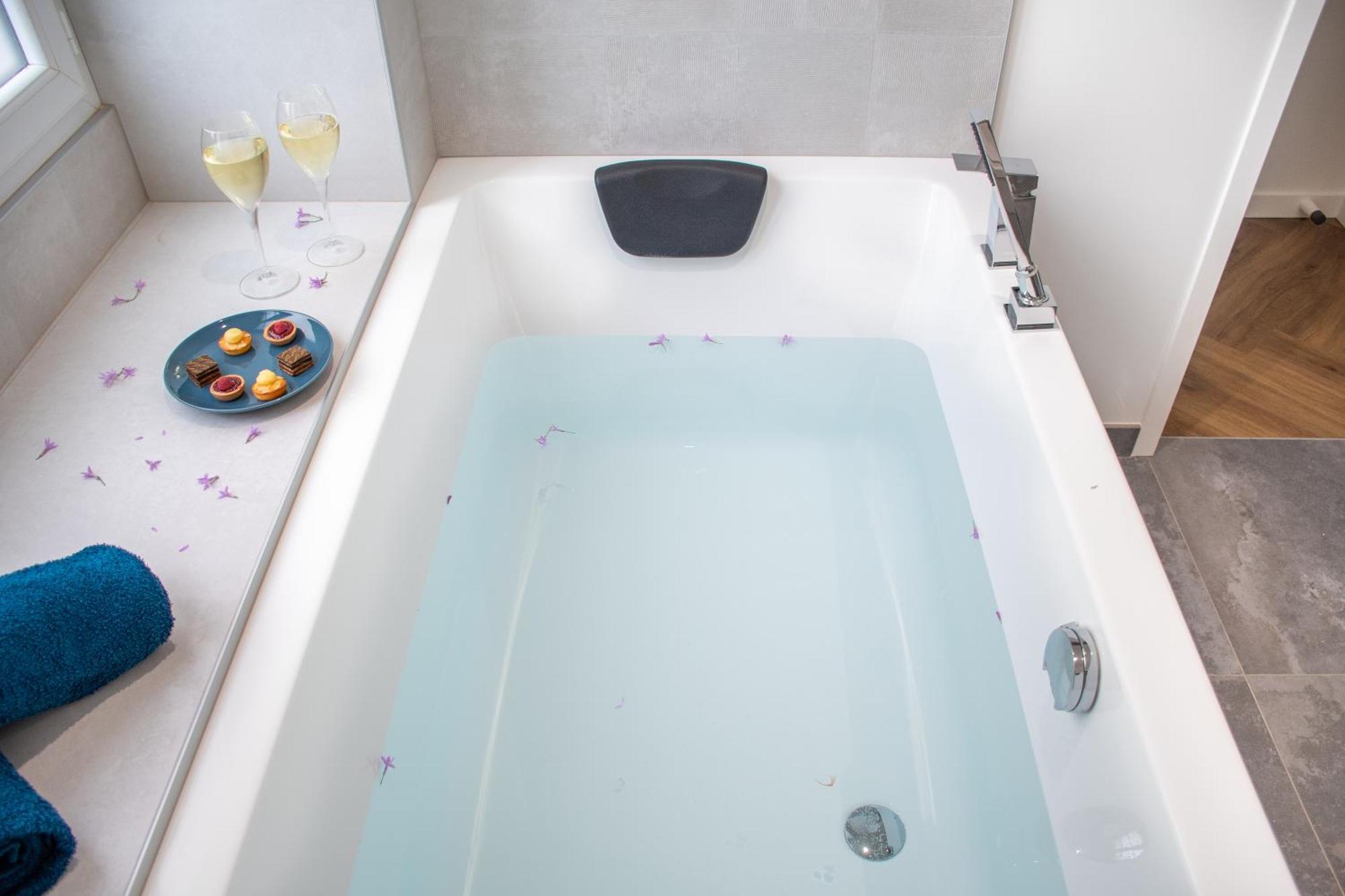 L'Appartement Des Ducs Avec Baignoire Double Nantes Bagian luar foto