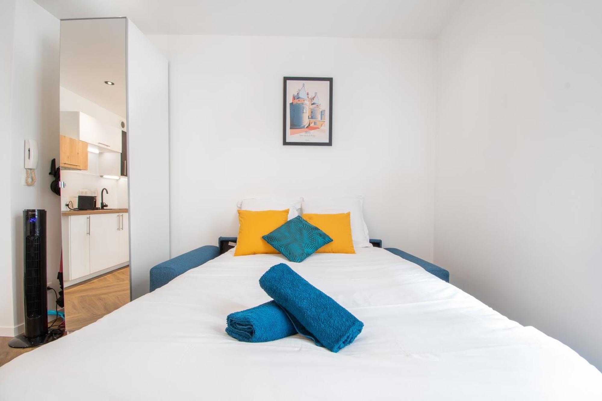 L'Appartement Des Ducs Avec Baignoire Double Nantes Bagian luar foto