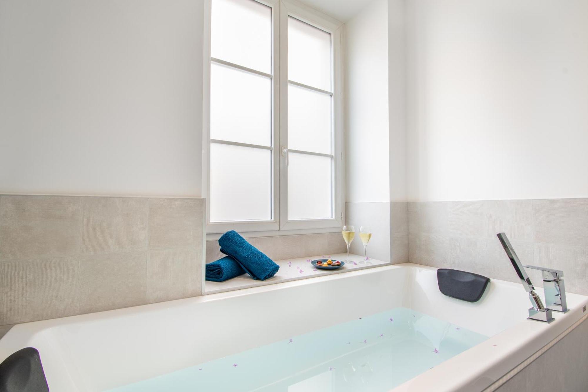 L'Appartement Des Ducs Avec Baignoire Double Nantes Bagian luar foto