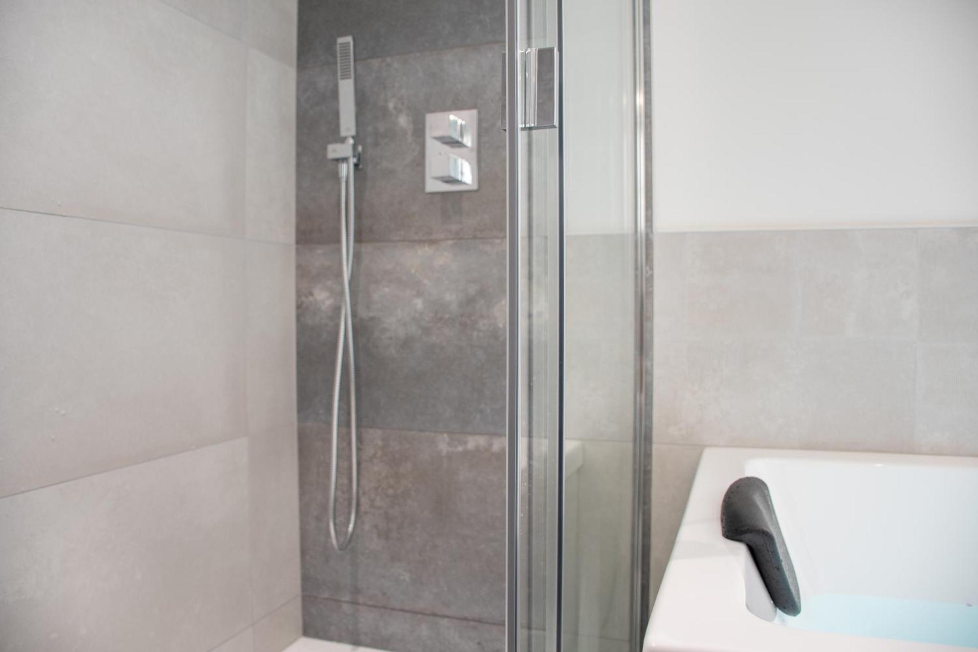 L'Appartement Des Ducs Avec Baignoire Double Nantes Bagian luar foto